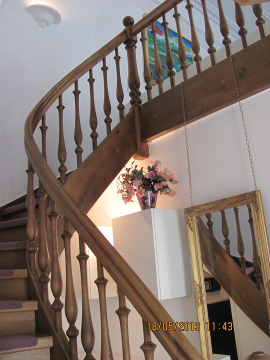 Luxus-Apartment Garten - Treppe zum Wohnzimmer Apartment Storchenfärbe