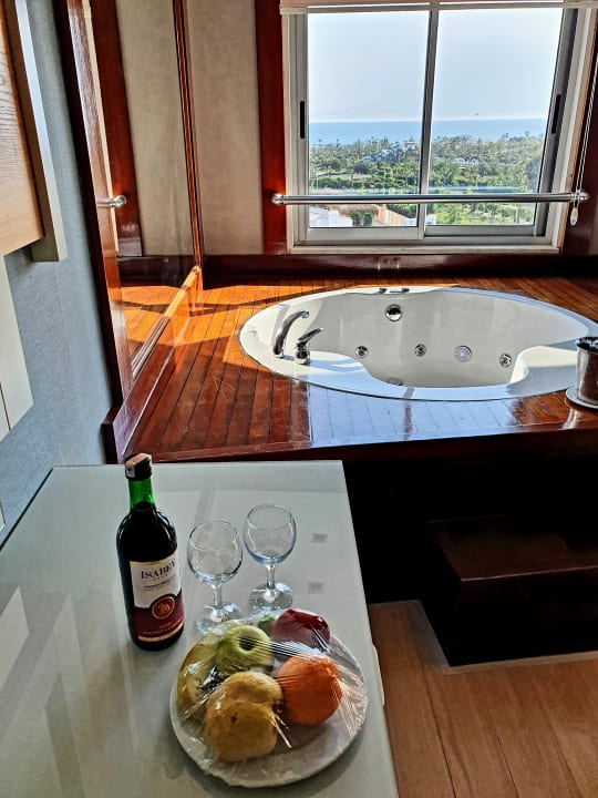 Zimmer Saturn Palace Resort Hotel