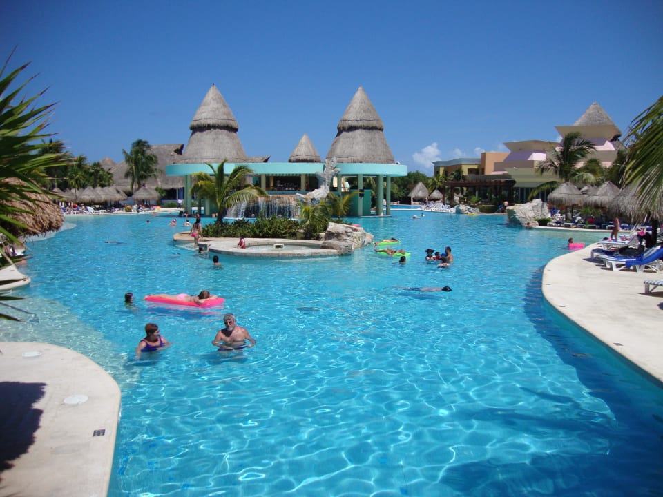 Pool  Iberostar Selection Paraiso Maya Suites