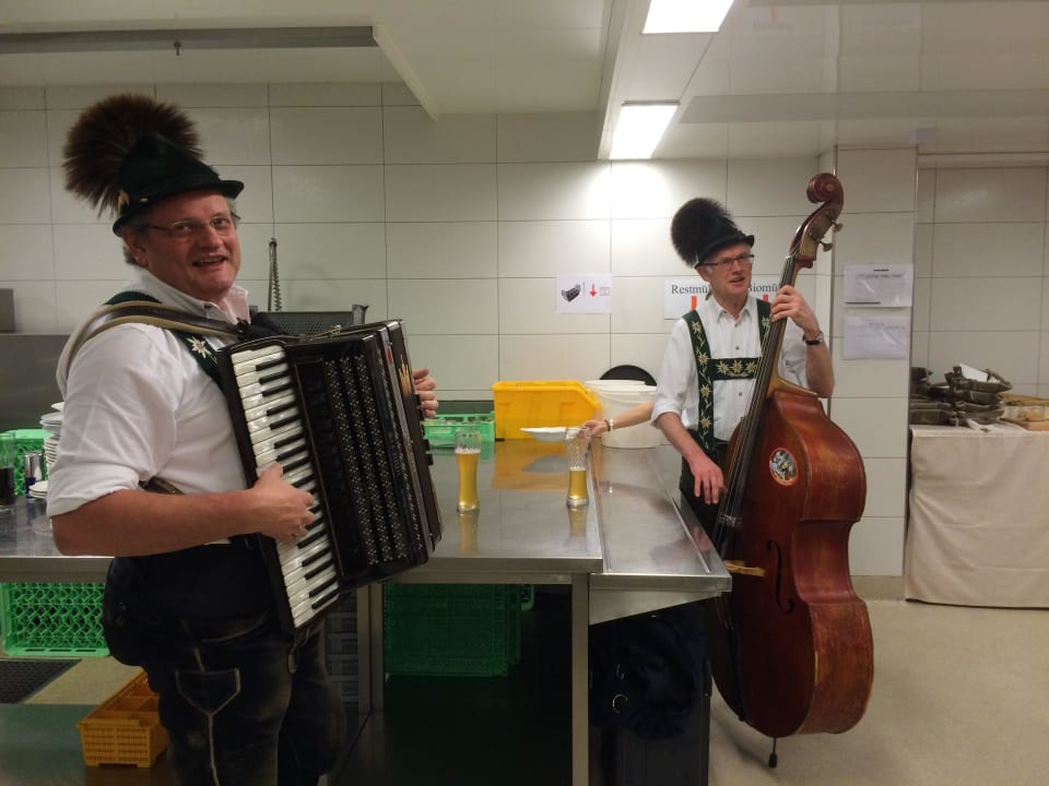 Ambiance musicale d'un dîner dans les cuisines Wellnesshotel Engel