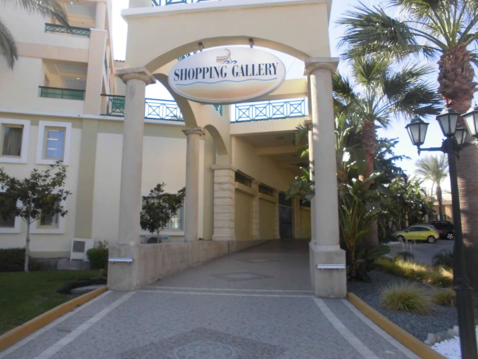 Vor dem Eingang Lindos Princess Beach Resort & Spa