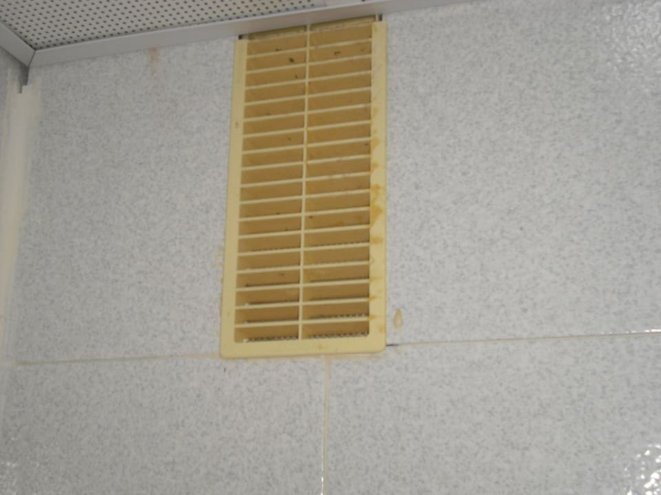 Lüftungsanlage im Bad, verdreckt BG Hotel Rei del Mediterrani Palace