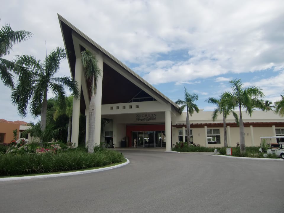 Hoteleingang Secrets Royal Beach Punta Cana - Adults only