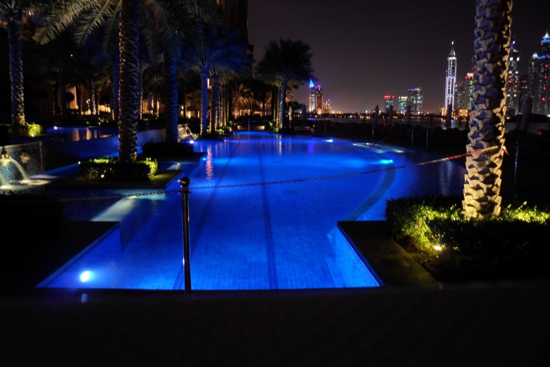 Pool bei Nacht  Fairmont The Palm