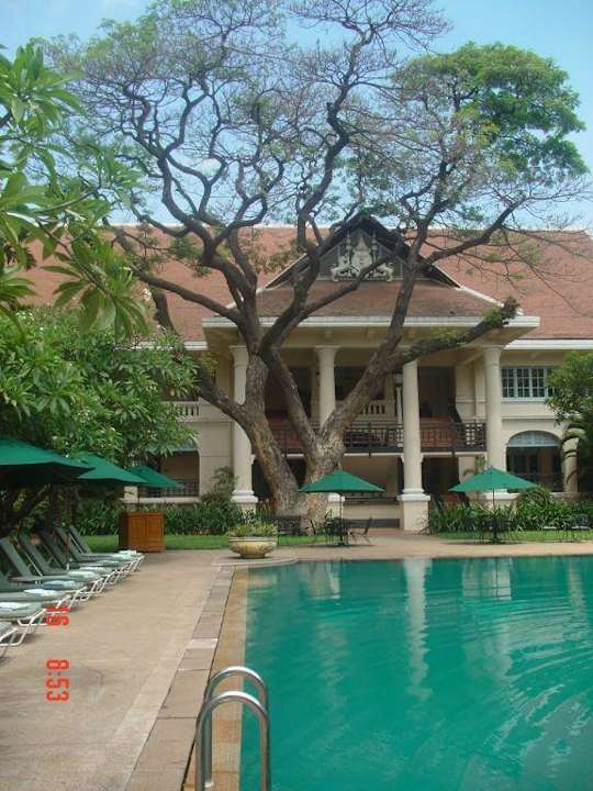 Pool Raffles Hotel Le Royal