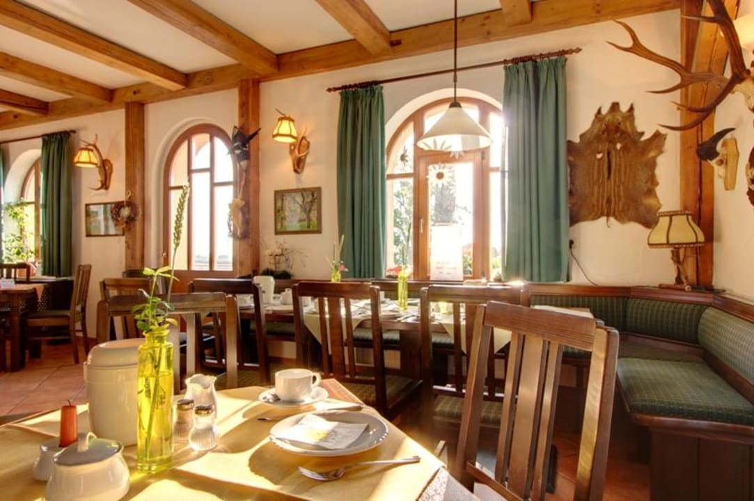 Restaurant im jagdlichen Stil Hotel Neue Höhe