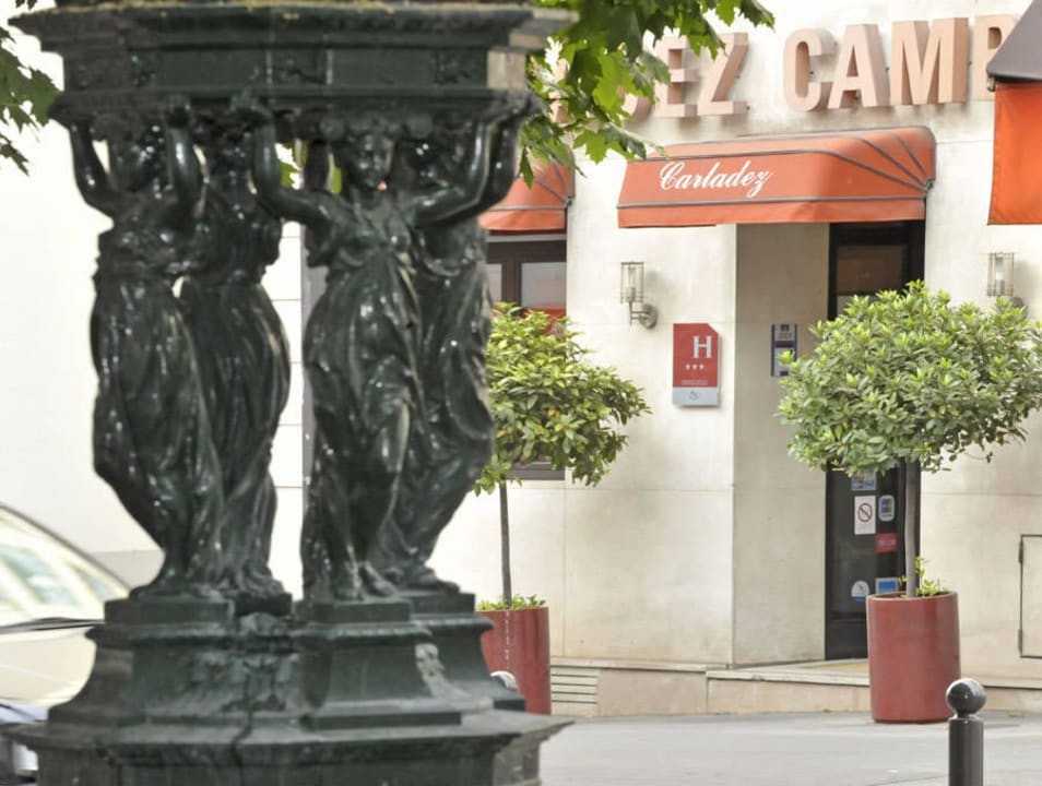 View from the square with the fountain Wallace Hotel Carladez Cambronne
