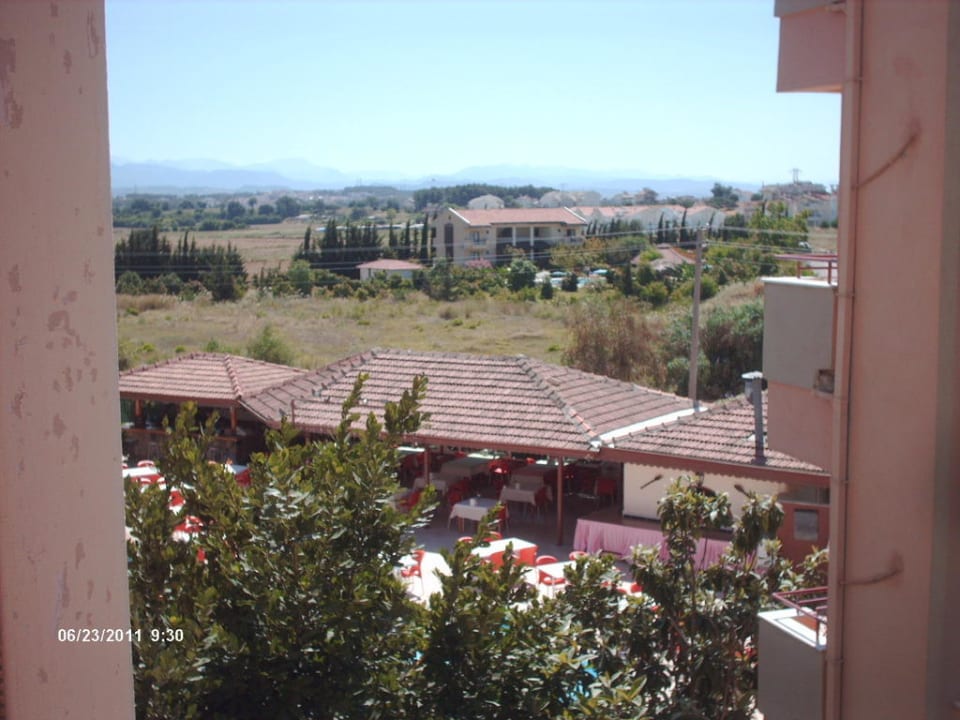 Blick um die Ecke vom Balkon New Garden Hotel Side