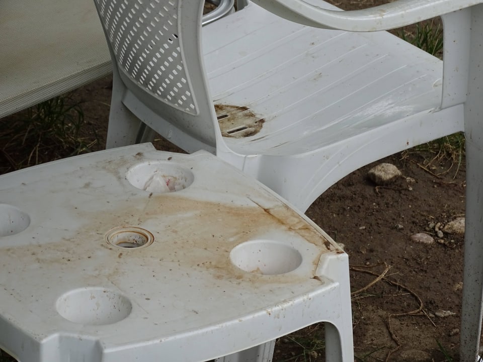 Dreckige Sessel und Tische Irene Palace Beach Resort Club alltoura