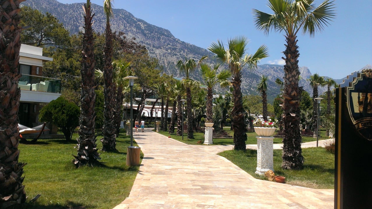 Gehweg zum Strand und  Main Pool Nirvana Mediterranean Excellence