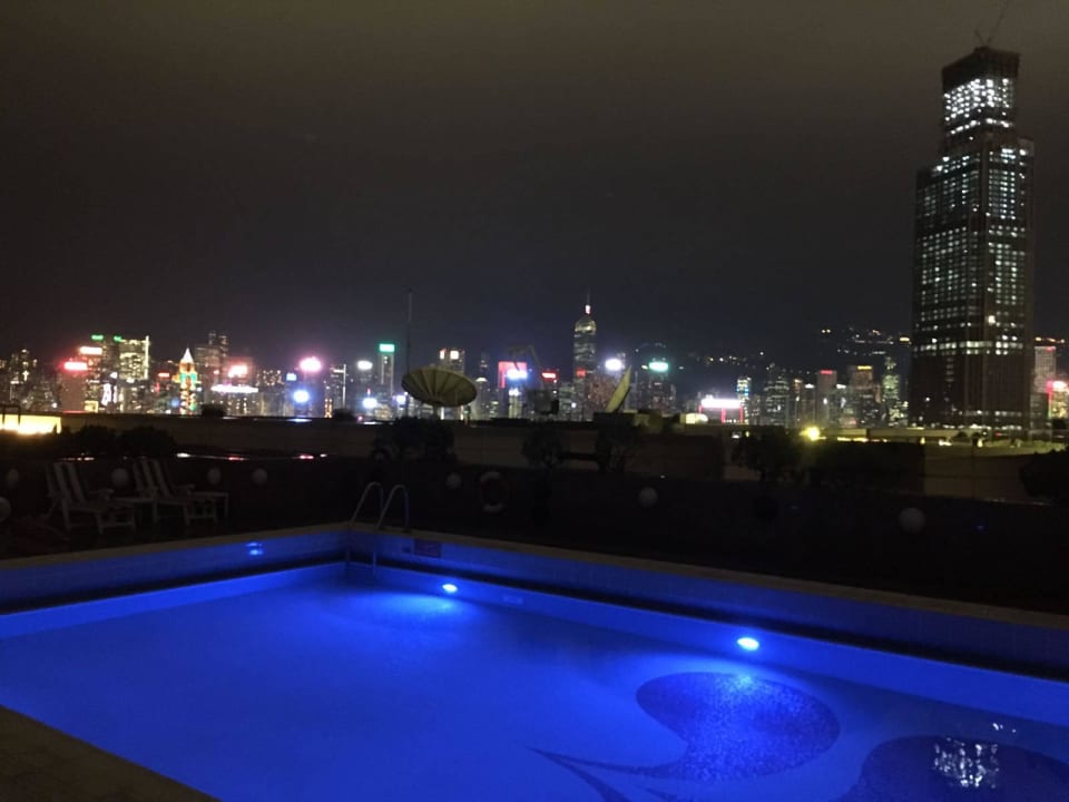Pool am Dach New World Millennium Hong Kong Hotel
