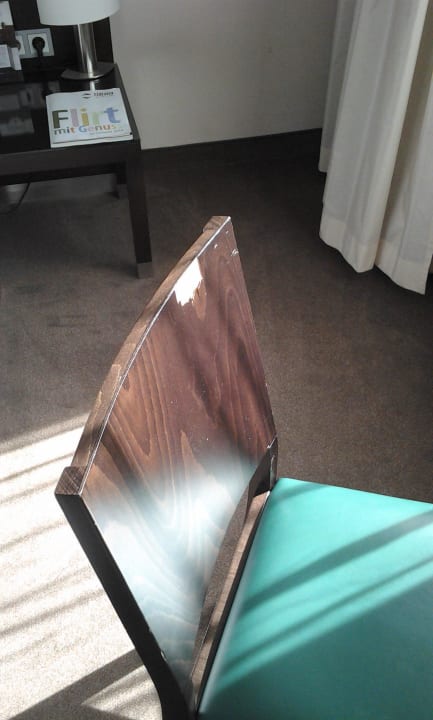 Nochmals der defekte Stuhl kein Austausch Flemings Hotel Wien-Stadthalle