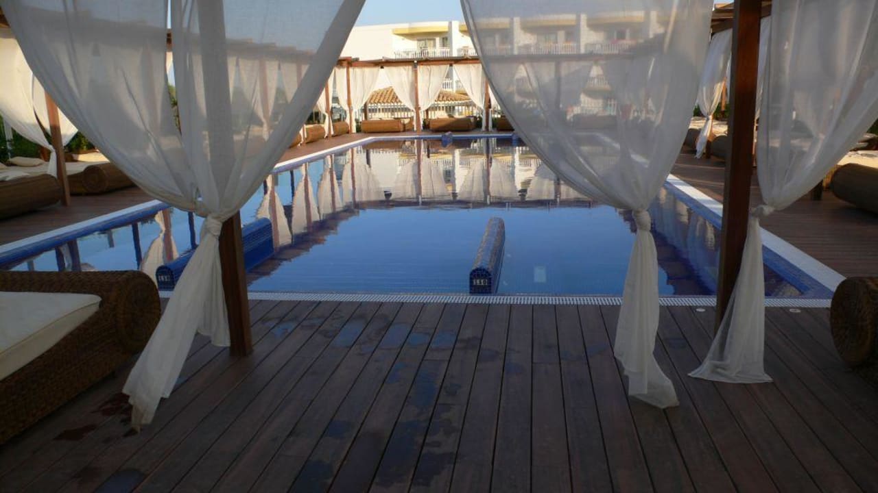 Neuer Wellnesspool/ -bereich ab 18 Zafiro Bahia