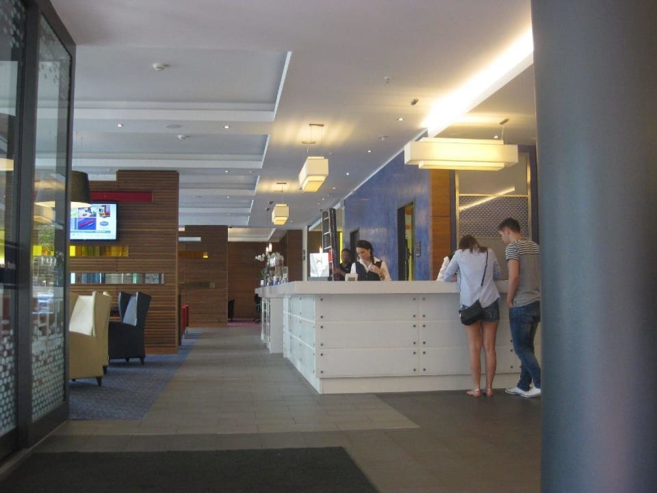 Rezeption Hampton by Hilton Berlin City West