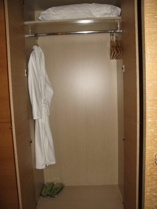 Schrank Hotel Nikopolis