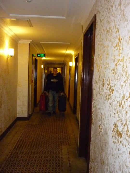 Flure Hotel Black Bird