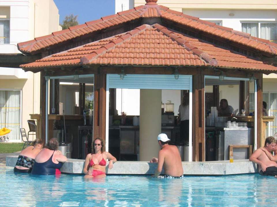 Swimm Up Bar Hotel Zorbas Beach