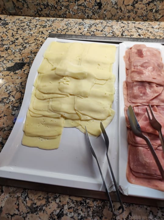 Gastro HL Miraflor Suites Hotel