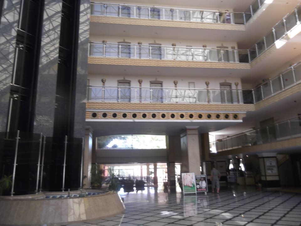 Холл Holiday Park Resort