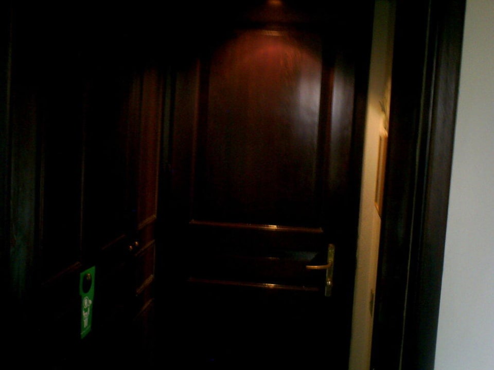 Die Zimmertüre von Innen TUI BLUE Oceanis Beach and Spa Resort