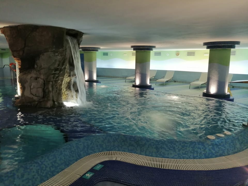 Pool Bull Escorial & Spa