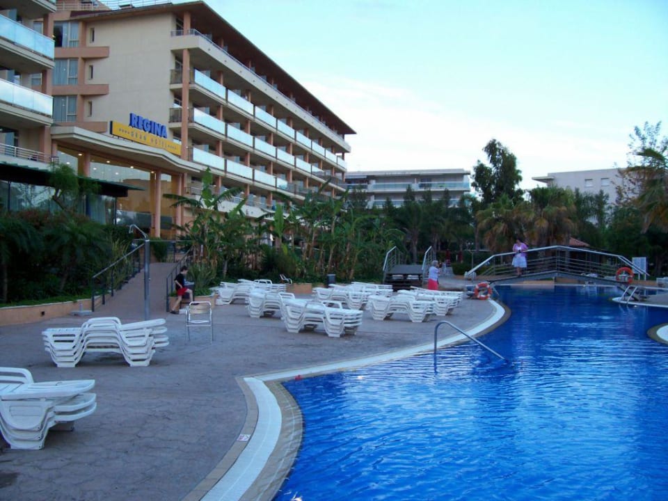 Hotel rear / pool 4R Gran Regina