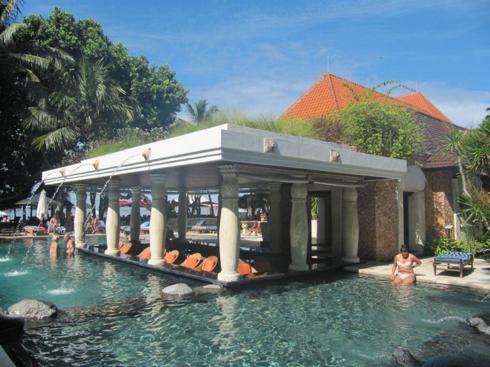 Poolbar Puri Santrian