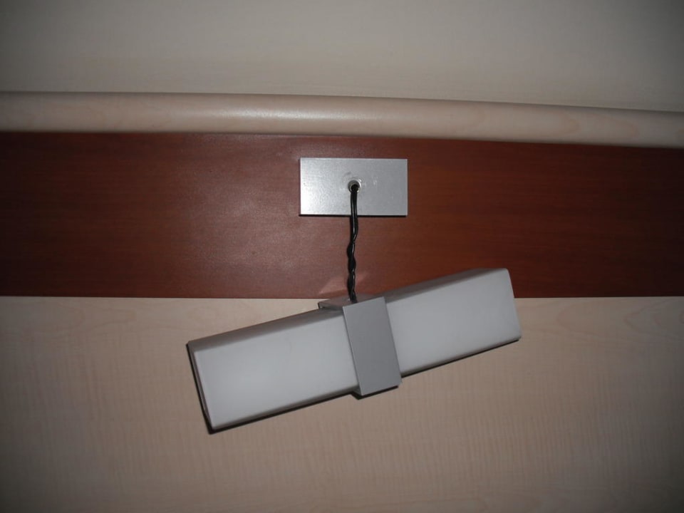 Und auf einmal fiel die Lampe über dem Bett raus! Saphir Hotel & Villas