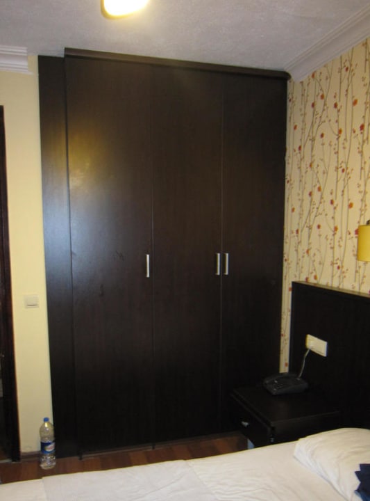 Kleiderschrank Mira Meridia Beach Hotel