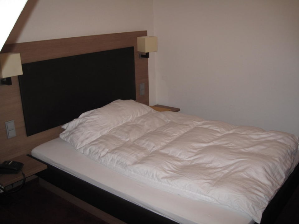 Blick aufs Bett Hotel Weisses Ross