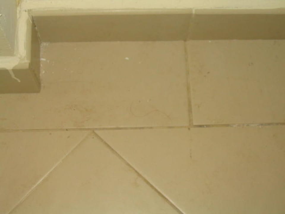 Haarreste unterm Sessel H10 Estepona Palace