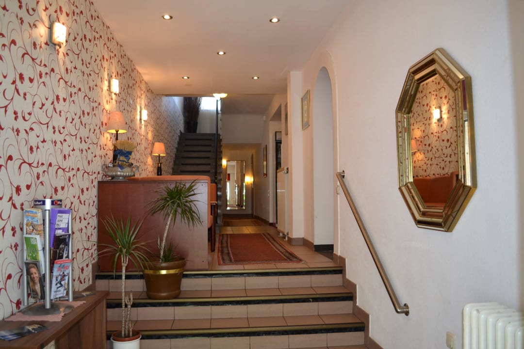 Eingang Hotel Minerva Garni