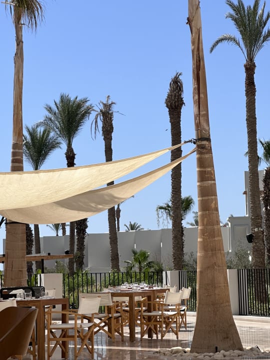 Gastro Serry Beach Resort