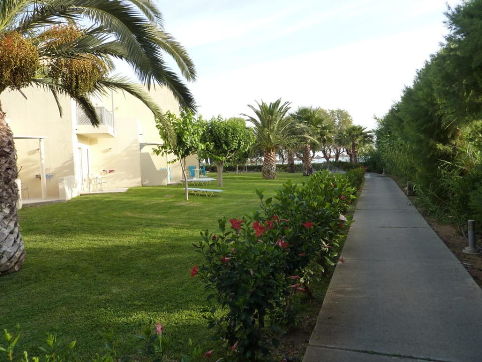 Weg durch die Hotelanlage Phãea Cretan Malia