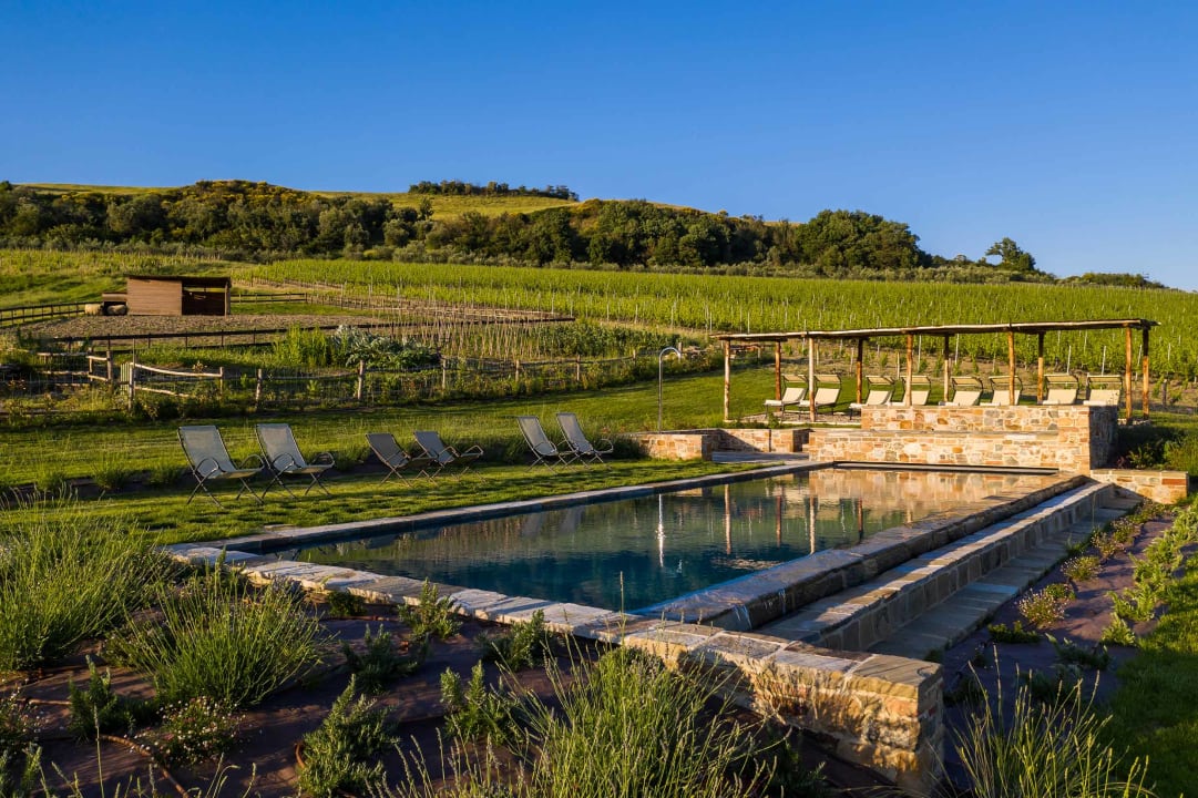 Pool Follonico Agritourism