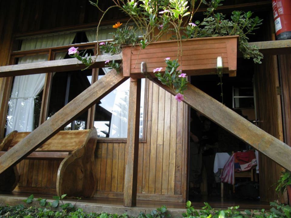 Terrasse beim Chalet-Zimmer Hotel Swiss Miramontes
