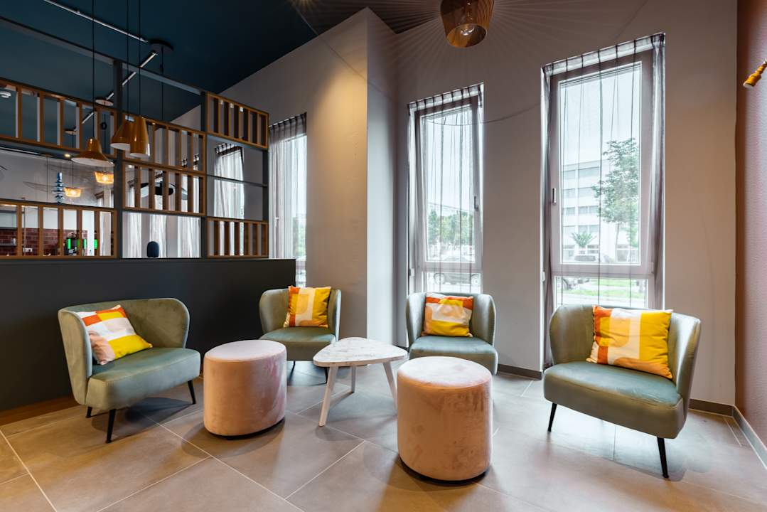 Lobby Holiday Inn - the niu, Pax Berlin Airport by IHG