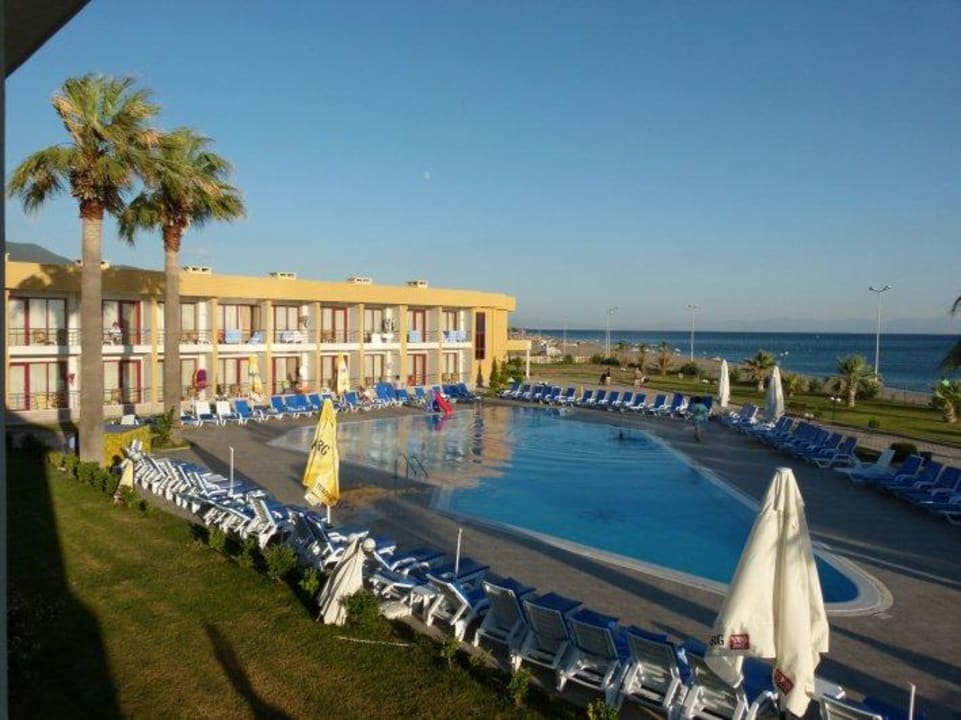 Ausblick Richtung Pool/Meer vom Block C Royal Beach Club Hotel