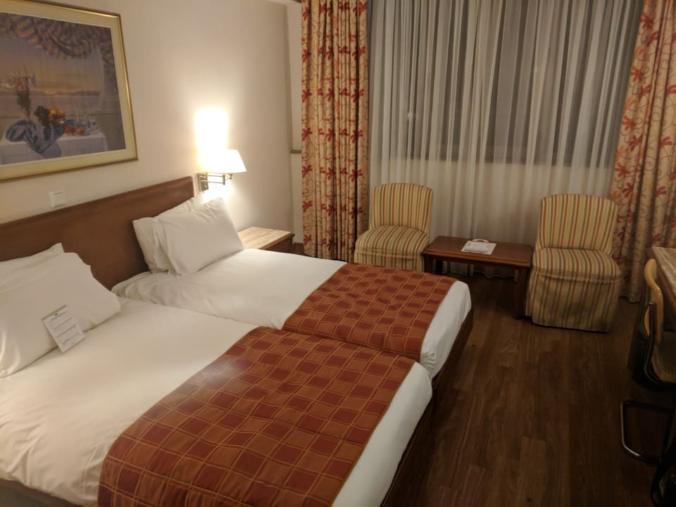 Zimmer Titania Hotel