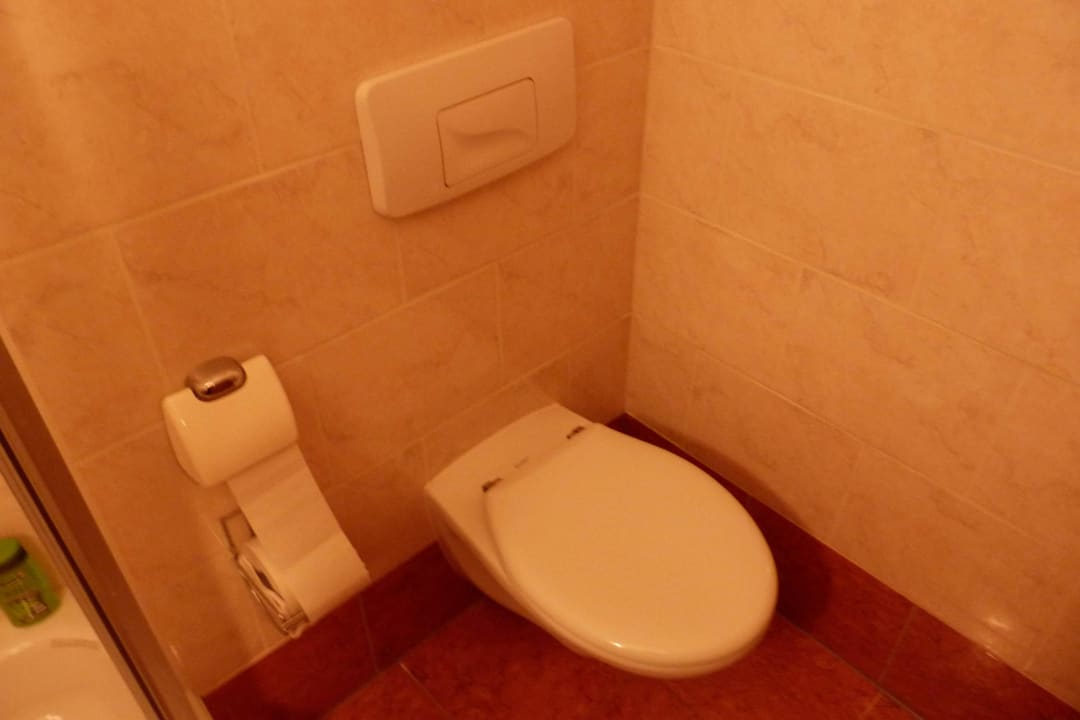 Bad klein, sauber aber keine Heizung  Hotel Erblehngericht Papstdorf