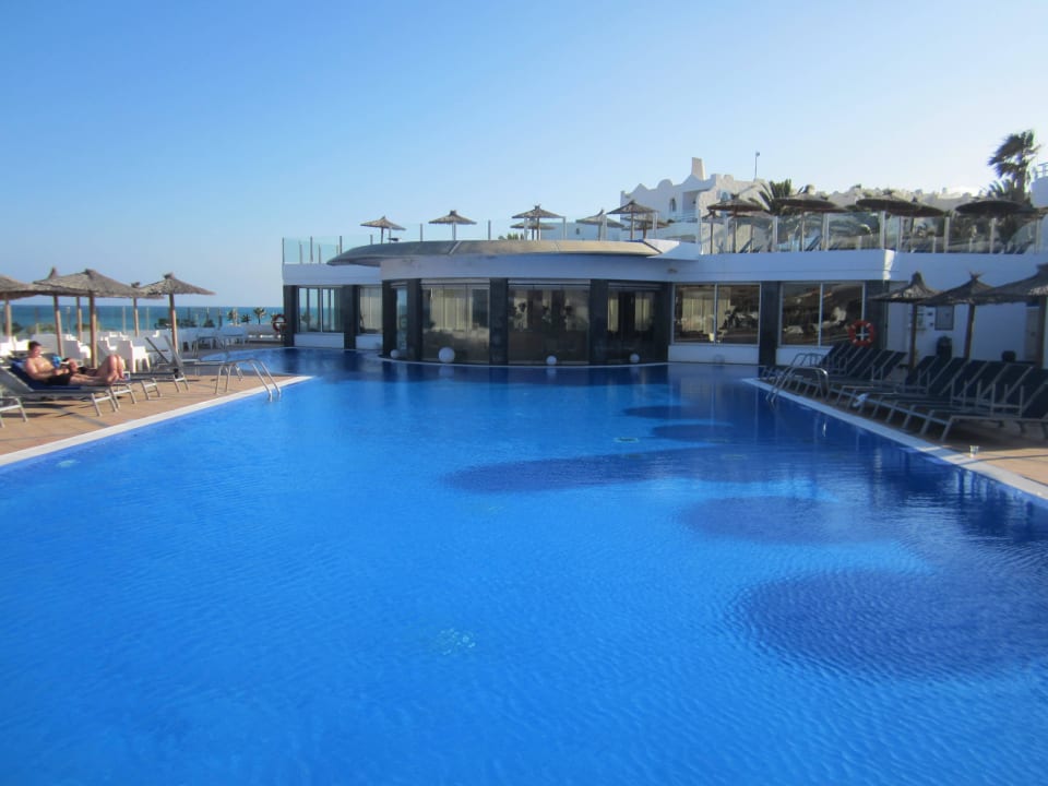 Großes Pool & Poolbar allsun App.-Hotel Barlovento