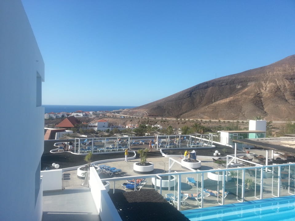 Von der Treppe des 2.OG allsun App.-Hotel Esquinzo Beach