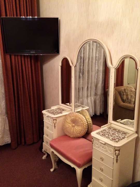 Kommode Zimmer 6 Hotel Wittelsbach am Kurfürstendamm