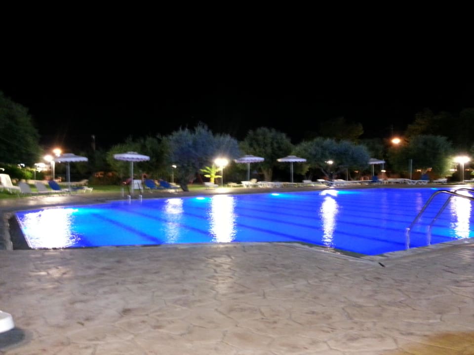 Pool am Abend Marianna Palace Hotel