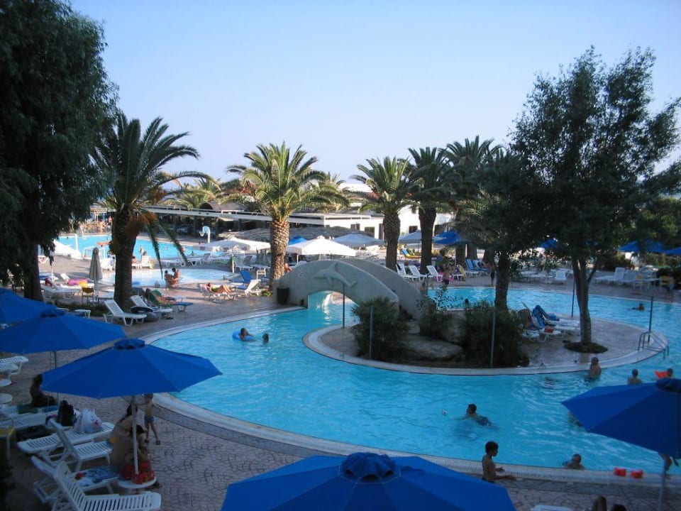 Runder Pool Esperides Beach Resort