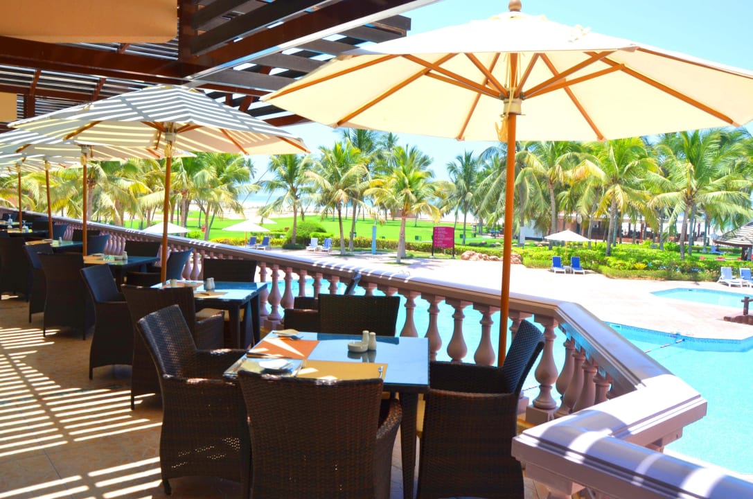 All day dining restaurant overlooking the pool Crowne Plaza Salalah