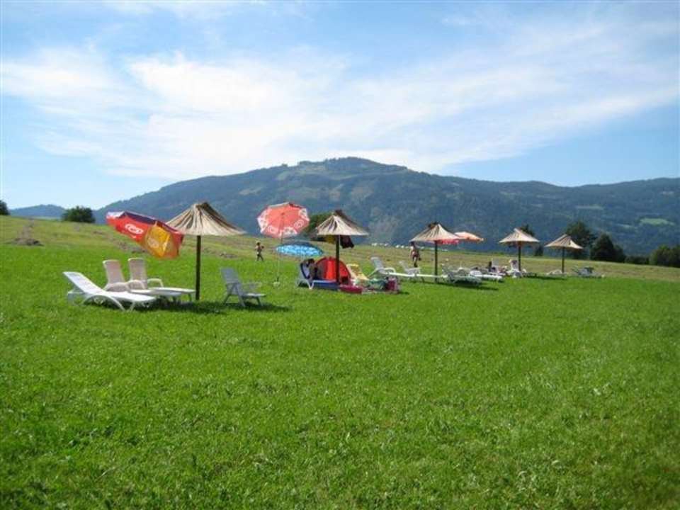 Liegewiese m. fixen Schirmen und herrlichem Ausblick Bio & Gesundheitsbauernhof Pilgramhof