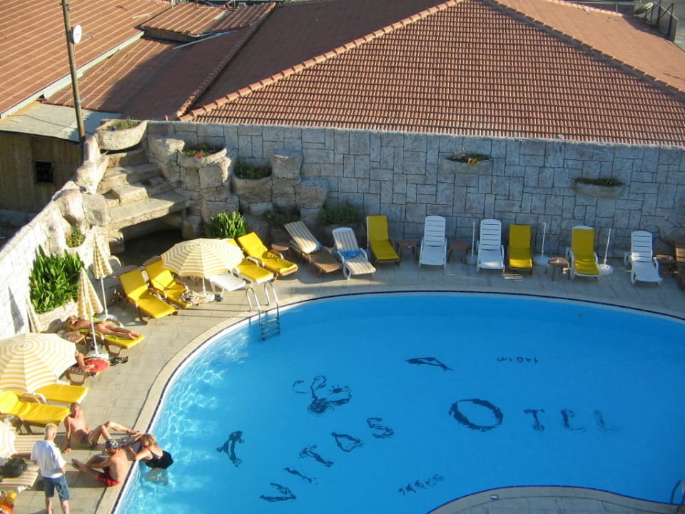 Von der Etage auf denn Pool La Vita's Hotel