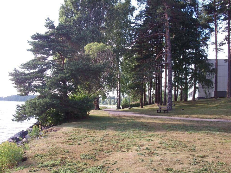 Дорожка для прогулок. Hilton Helsinki Kalastajatorppa