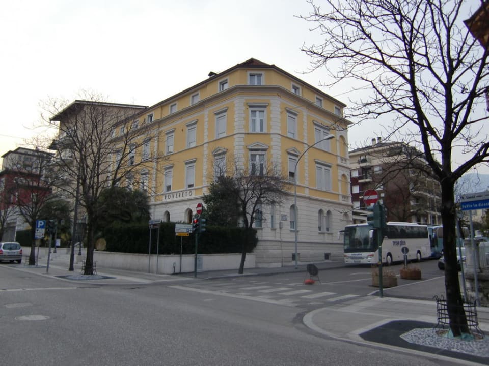 Seitenansicht des Hotels Hotel Rovereto